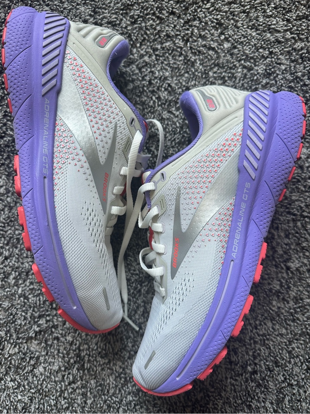Women's BROOKS Adrenaline GTS 22 Running Shoes Size 10 White Coral Purple